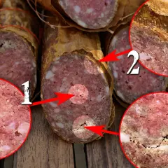 Verdorbene Salami: Nahaufnahmen zeigen Anzeichen, dass kann salami schlecht werden. Rote Kreise markieren verdächtige Stellen.