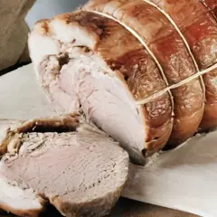 Ein saftiges porchetta rezept, perfekt gegrillt und mit Kräutern verfeinert. Ein Genuss für jeden Anlass.