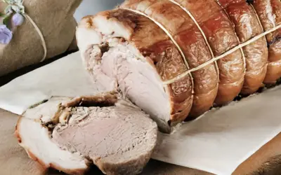 Ein saftiges porchetta rezept, perfekt gegrillt und mit Kräutern verfeinert. Ein Genuss für jeden Anlass.