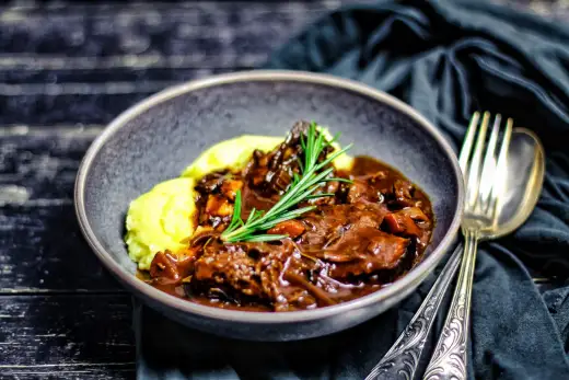 Stracotto di manzo - so wird der Rinderschmorbraten zart