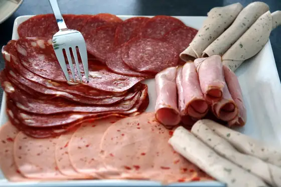 Wurst und Schinken richtig lagern - so bleibt alles frisch