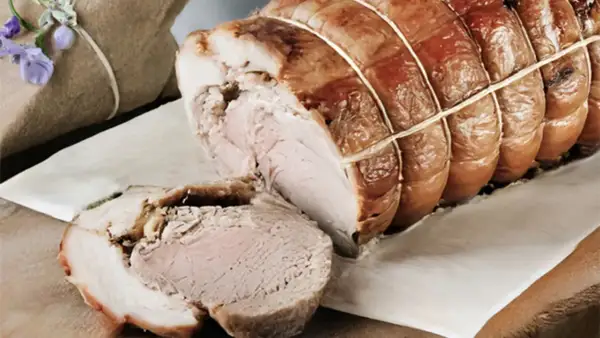 Ein saftiges porchetta rezept, perfekt gegrillt und mit Kräutern verfeinert. Ein Genuss für jeden Anlass.