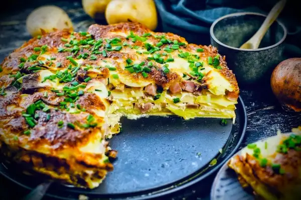 Herzhafter Kartoffelkuchen mit Schinken und Käse, ein köstliches Rezept für jeden Anlass.